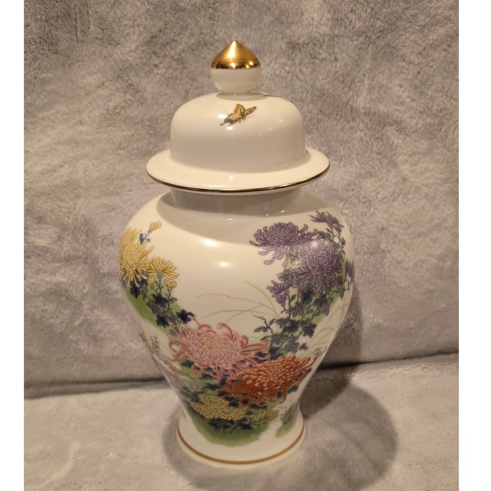 Yama-ji Japan Porcelain Ginger Jar Floral Chrysanthemum‎ Butterfly Gold Trim Lid